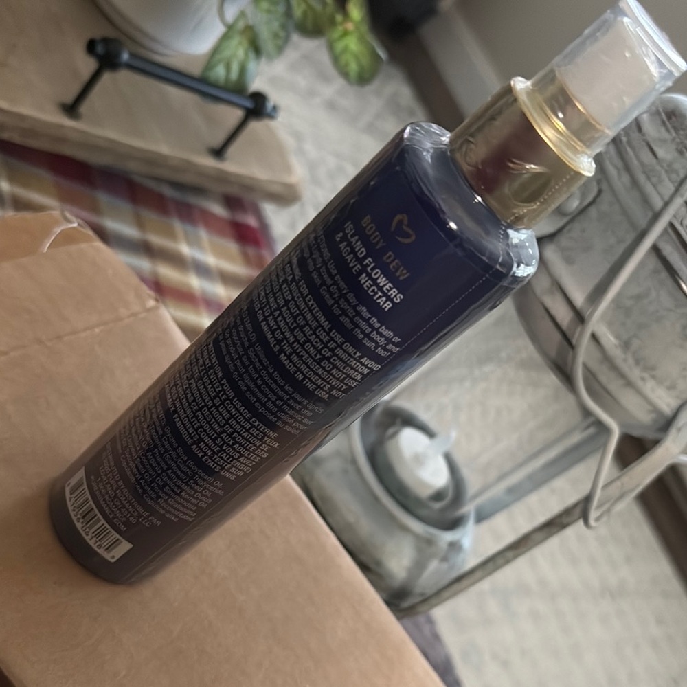 Pure Romance Capri Hydrating Body Oil - Picture 2 of 5